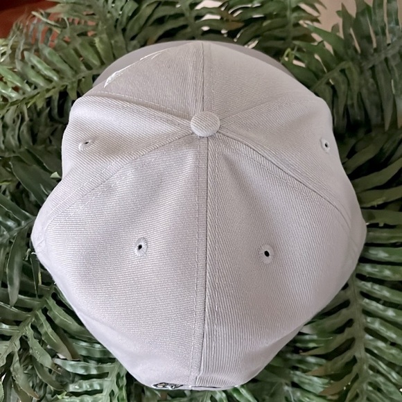 Brand New NEW ERA Philadelphia Eagles Light Gray Hat Embroidered Logo Hat NFL - Picture 7 of 15